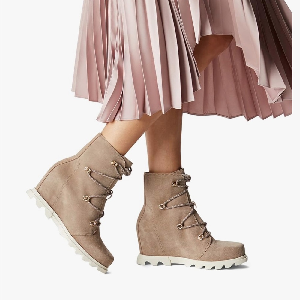SOREL Joan of Arctic Wedge III - Women's Waterproof Suede
Wedge Boots size 10